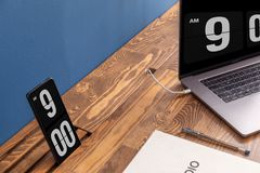 Moon Bureau, Walnoot