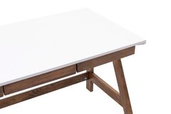 Tres Bureau, Walnoot