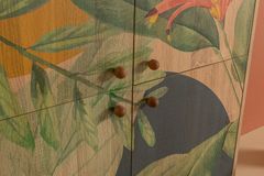 Saka Multifunctionele Kast met Houten Poten