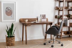 Moon Bureau Met Panelen, Walnoot