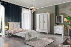 Alexander Kledingkast met 3 Deuren