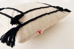 Galia Bohemian Kussen met Kwastjes, 45x45 cm, Zwart