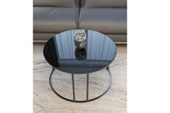 Tubihome Salontafelset, Zwart