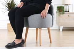 Corville Poef, Grijs