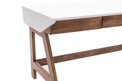 Tres Bureau, Walnoot