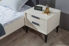 Kolosseum Nachtkastje, Wit