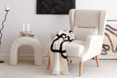 Junia Klam Lounge Chair, Crème