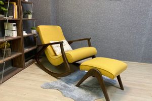 Asien Schommelstoel, Asgrauw, Geel en Walnoot