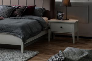 Krémový noční stolek Urban
