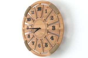 Matteo Wanduhr aus Holz