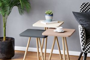 Fannie Quadratischer Satztisch mit Holzbeinen