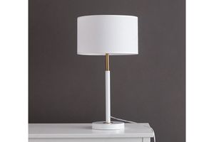 Moderní látková stolní lampa s bílým stínítkem a zlato-bílou nohou