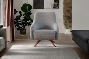 Nesa Sessel mit Holzbeinen