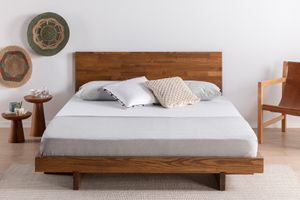 Tmavě hnědá dřevěná postel LUNA Patna