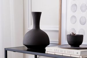 Nordická dekorativní černá váza Beige & Stone Odessa 