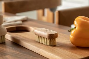 Dřevěný kartáč na nádobí a zeleninu KITCHEN ESSENTIALS