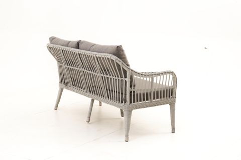 ÇEŞME OTURMA GRUBU, GRİ