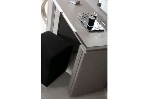 ALYA YATAK ODASI TAKIMI, SÜRGÜ KAPAKLI