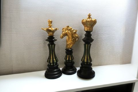 ÜÇLÜ SATRANÇ TAŞLARI BİBLO