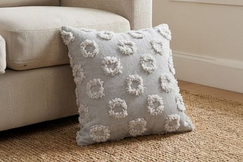 PUANTİYE DESENLİ PÜSKÜLLÜ PAMUK KIRLENT KILIFI, GRİ