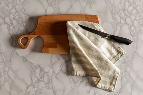 KİTCHEN ESSENTİALS KAYIN KESME TAHTASI 33X18