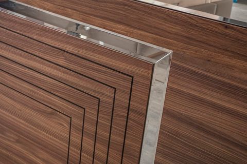 DOLCE YATAK ODASI TAKIMI, SÜRGÜ KAPAKLI