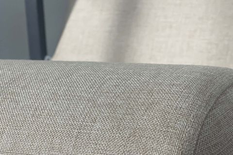 BERTA CONCEPT AİLA SALLANAN KOLTUK, KETEN KREM, METAL VE AHŞAP AYAK