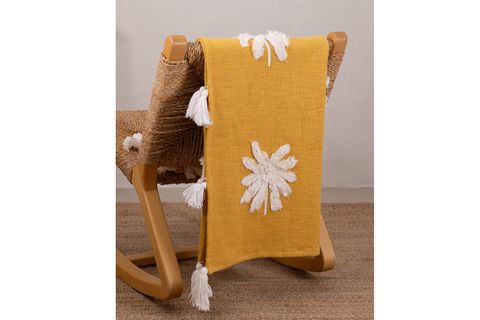 THE MİA PAPATYA DESENLİ ÖRTÜ HARDAL 130 X 160 CM