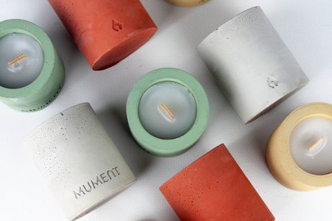 CONC SERİSİ SANDALWOOD KOKULU AHŞAP FİTİLLİ İKİLİ BETON MUM, KIRMIZI