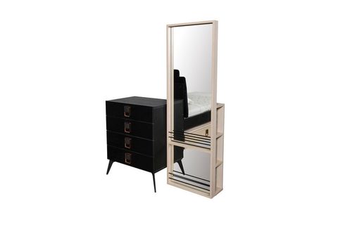 DORA GENÇ ODASI TAKIMI, 3 KAPAKLI