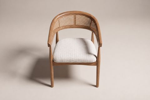 GAZEL HAZERAN SANDALYE, KOLÇAKLI, MASİF AHŞAP, MEŞE RENGİ, KUMAŞ DEĞİŞİMLİ