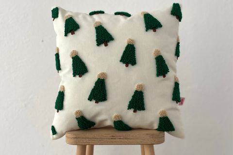 GALİA TASARIM YILBAŞI TEMALI ÇAM AĞAÇLARI PUNCH KIRLENT KILIFI