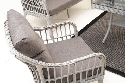 ÇEŞME OTURMA GRUBU, GRİ