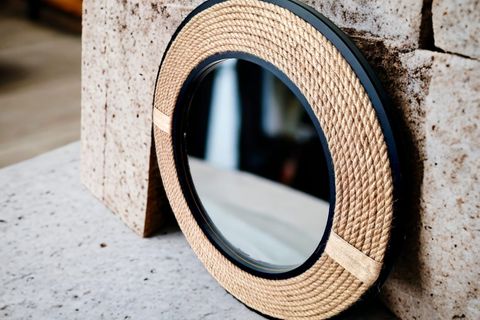 DFN WOOD JUT HALATLI YUVARLAK DEKORATİF DUVAR AYNASI, SİYAH ÇERÇEVE, 57X57