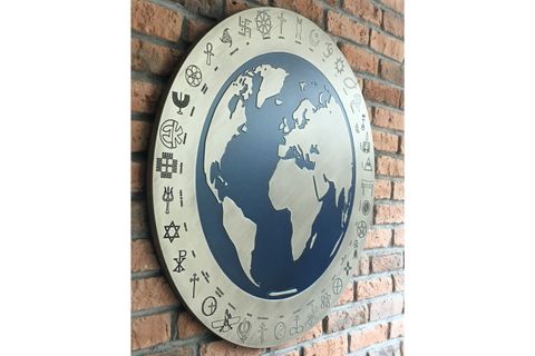 DÜNYA HARİTASI VE DÜNYA DİNLERİ TABLOSU