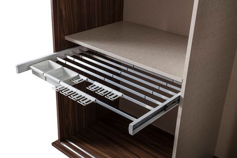 DOLCE YATAK ODASI TAKIMI, SÜRGÜ KAPAKLI