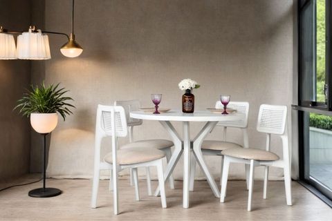 SARTE BEYAZ AHŞAP YUVARLAK MASA SANDALYE TAKIMI 100X100