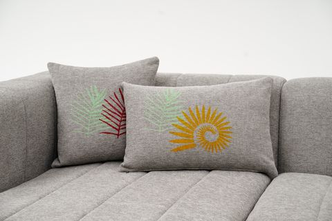 İRO HA KARE KIRLENT KILIFI, KIRMIZI YEŞİL ETNİK YAPRAK DESEN, 50X50