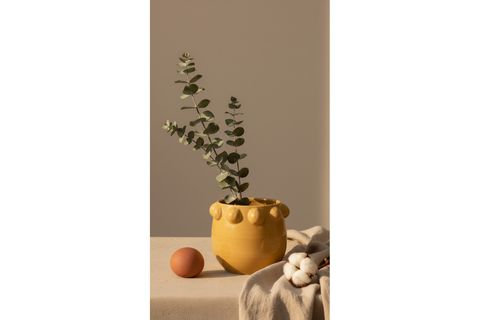 EL YAPIMI SARI NOKTALI KABARTMALI TERRACOTTA SAKSI