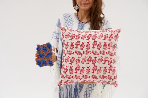 TAKUSAN KARE KIRLENT KILIFI, KIRMIZI ETNİK DESEN, 50X50
