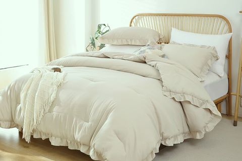 MAKİ PAMUKLU FIRFIRLI NEVRESİM VE YASTIK KILIFI SETİ, FUŞYA