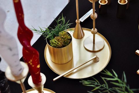 GOLD MAT SUNUMLUK DÜZ YUVARLAK SERVİS TEPSİSİ LONDON