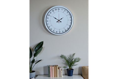 BEYAZ METAL 24 SAAT GÖSTERGELİ ÖZEL TASARIM DUVAR SAATİ 40 CM
