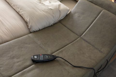 ROME TV MODÜLLÜ MASAJLI AKILLI KARYOLA, KAHVERENGİ