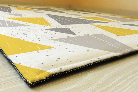 KARNAVAL RENKLİ ÜÇGENLER ÇOCUK ODASI HALISI 100X150, SARI