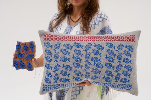 AO AKA DİKDÖRTGEN KIRLENT, KIRMIZI MAVİ ETNİK DESEN, 40X60