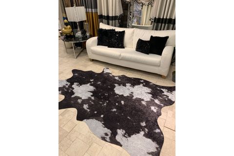 BRİLLANT HALI DANA POST TÜYSÜZ KAYMAZ DERİ TABAN SU GEÇİRMEZ LEKE TUTMAZ HALI 160X230 SİYAH BEYAZ