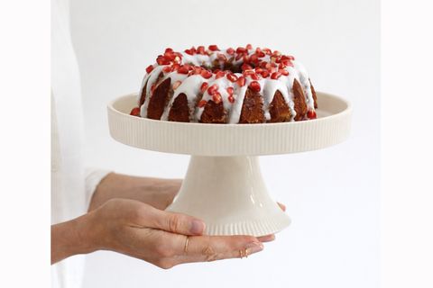 FLUTED AYAKLI SUNUM TABAĞI, KREM