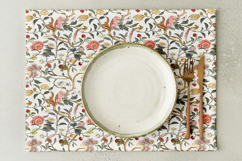 ZARİF ÇİÇEK PAMUKLU DÖRT ADET AMERİKAN SERVİSİ