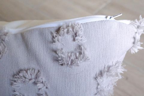 PUANTİYE DESENLİ PÜSKÜLLÜ PAMUK KIRLENT KILIFI, GRİ